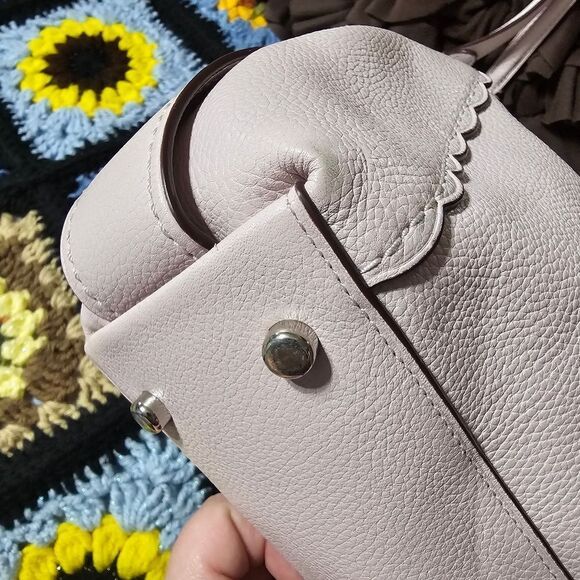 Edie Shoulder Bag 31 With Scalloped Detail in Light Pink Pebbled Leather Purse - Picture 5 of 10